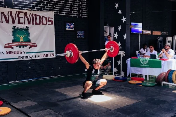 woman lifting barbell snatch